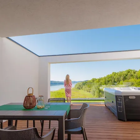 Quantara Domasa - Free Wellness & Private Jacuzzi Lejlighedshotel Holcikovce