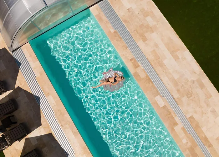 Quantara Domasa - Free Wellness & Private Jacuzzi Aparthotel Holcikovce