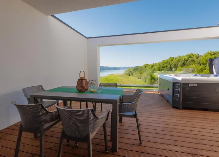 Aparthotel Quantara Domasa - Free Wellness & Private Jacuzzi Holcikovce